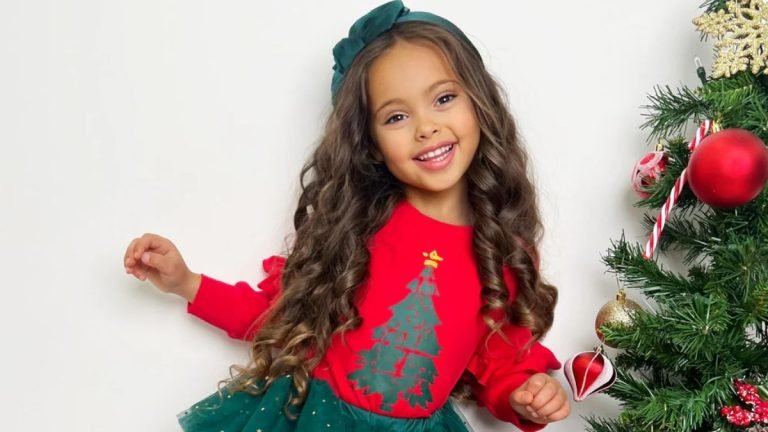 15 Cute Christmas Outfit Ideas for Kids to Celebrate in Style