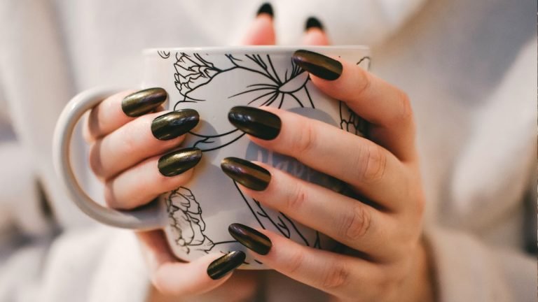 13 Trendy Black and Gold Nail Ideas for Every Occasion