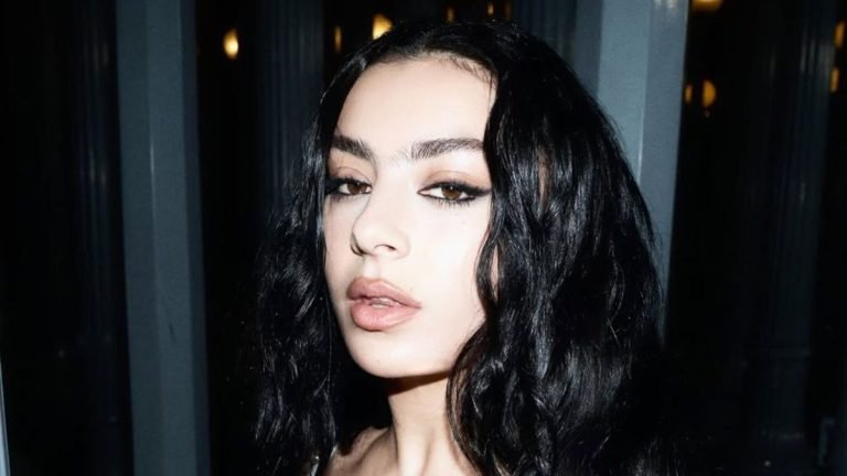13 Dark Siren Makeup Ideas to Elevate Your Glam This Season