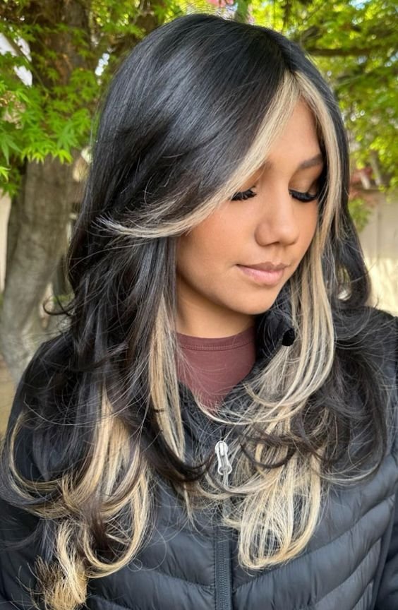 Feathered Layers with Money Piece Highlights