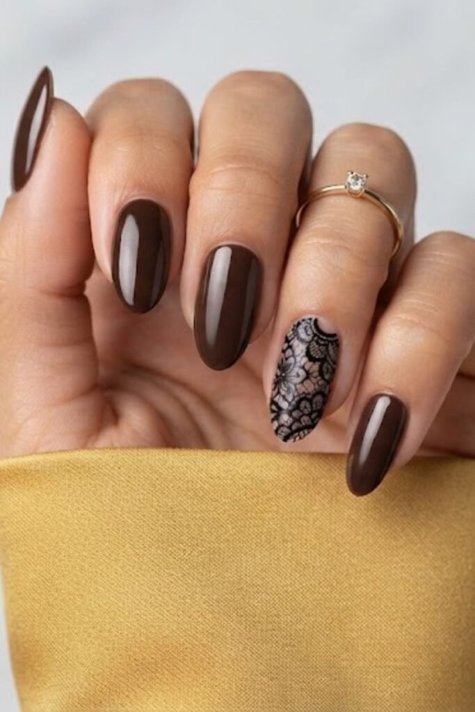 Single Lace Accent Nail